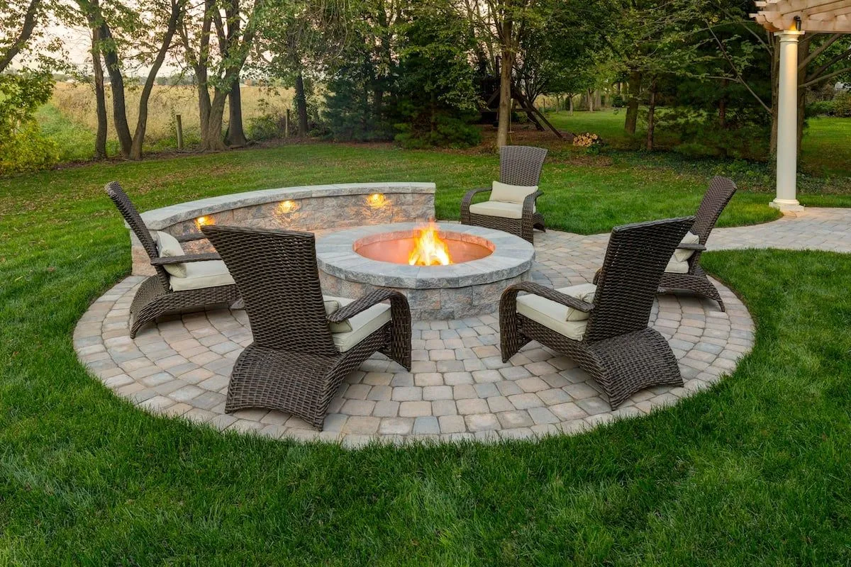 Fire Pit & Outdoor Living